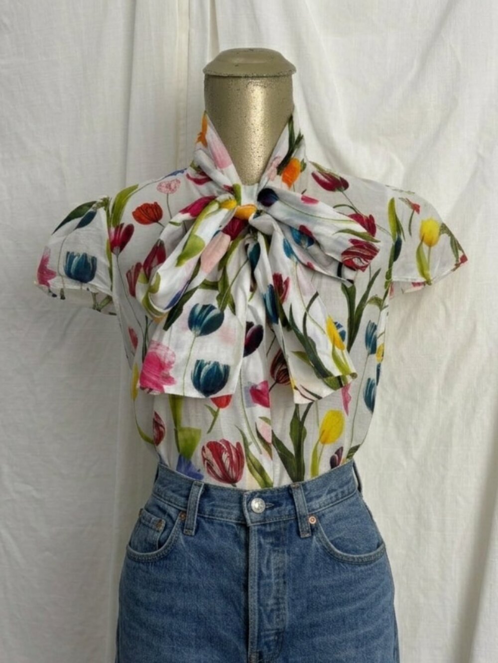 Alice + Olivia Jeannie Floral Blouse XS Bow Tie Collar Silk Blend Tulip Print